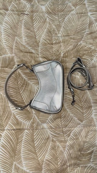 Bolso Love Moschino Plata de cuero genuino.