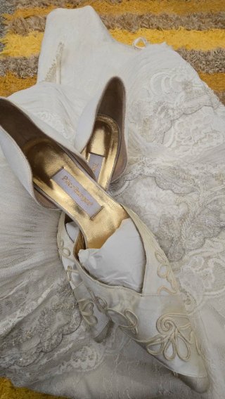 Zapatos de fiesta Pilar Burgos beige y oro