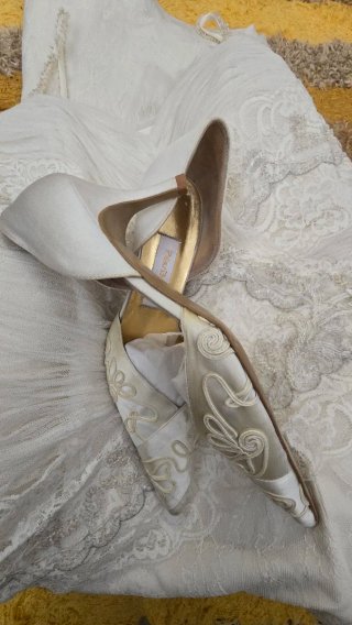Zapatos de fiesta Pilar Burgos beige y oro