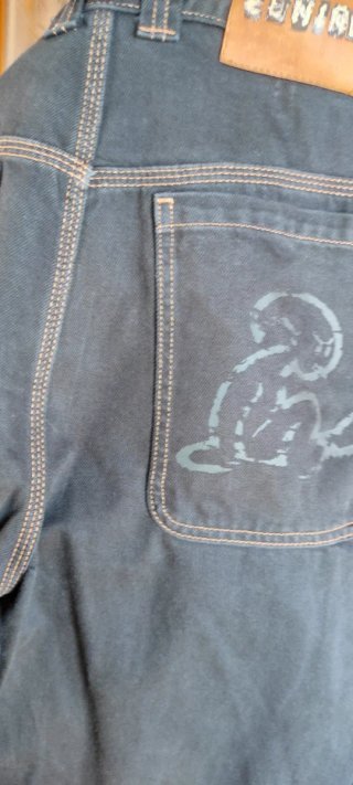 Pantalón Bershka - El Niño. Negro. Talla 36