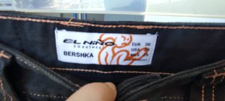 Pantalón Bershka - El Niño. Negro. Talla 36