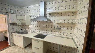 Cocina modular blanca y azul