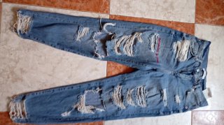 Vaqueros desgastados azules y d todos colores
