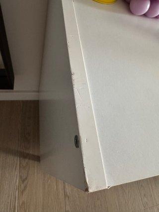 Armario auxiliar blanco y plateado