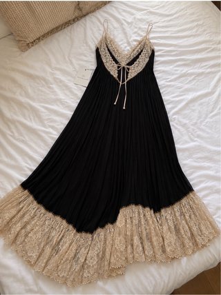 Abito Miss Rosier nero con pizzo beige