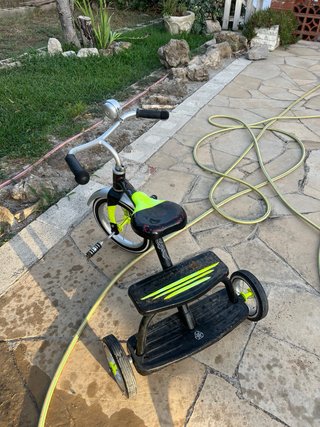 Triciclo Scooter infantil con asiento verde