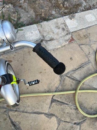 Triciclo Scooter infantil con asiento verde
