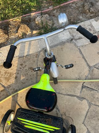 Triciclo Scooter infantil con asiento verde
