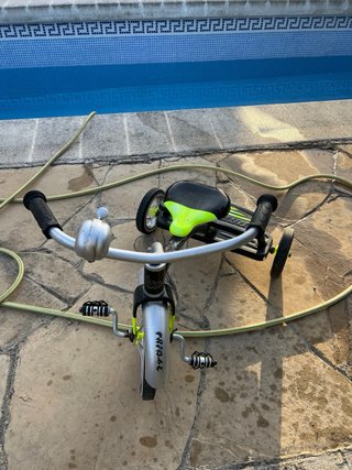 Triciclo Scooter infantil con asiento verde