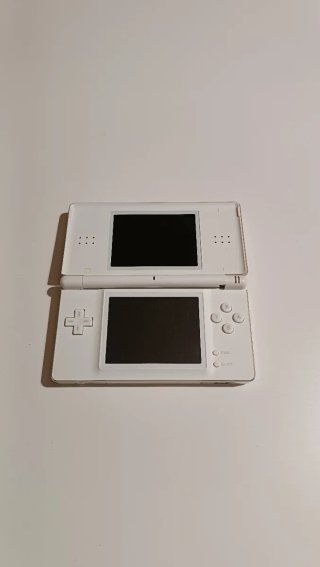 Nintendo DS Lite Blanca + Cargador Original.