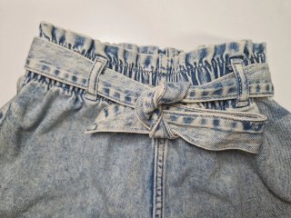 Shorts vaqueros azul claro con cinturón