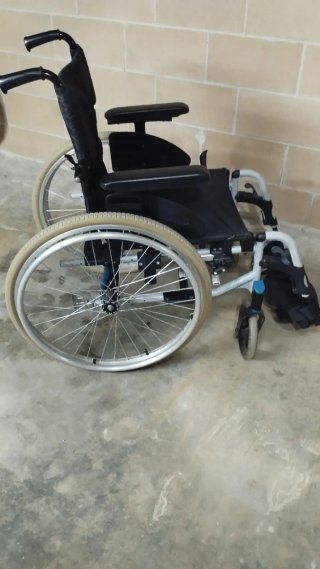 Silla de ruedas plegable
