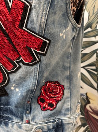 Chaleco vaquero punk desgastado