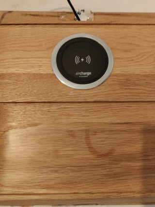Bandeja madera con cargador inalámbrico iQ
