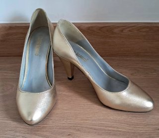 Zapatos de tacón Piel Dorados #JuanBlanco