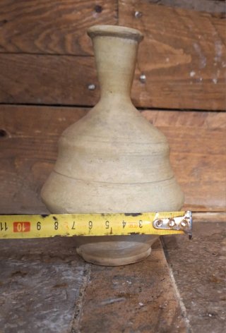 Ánfora de barro antigua
