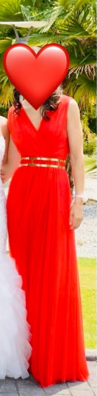 Vestido de ceremonia rojo y dorado