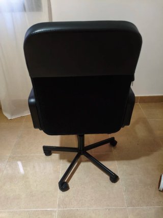 Silla de escritorio giratoria negra