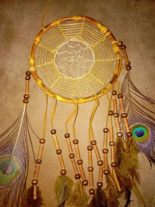 Atrapasueños de bambú con plumas