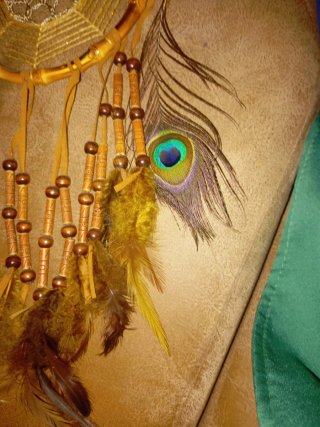 Atrapasueños de bambú con plumas