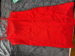 Vestito rosso con spalline sottili