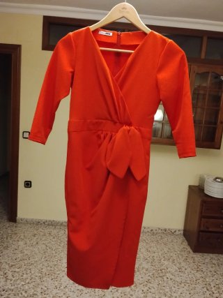 Vestido midi rojo cruzado