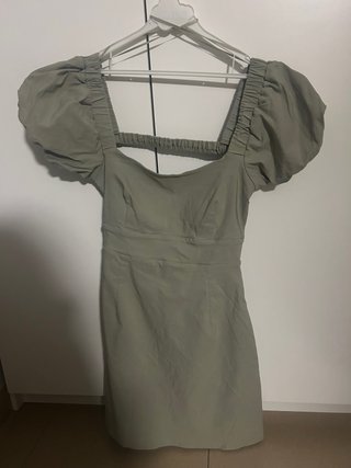 Vestido corto verde Stradivarius