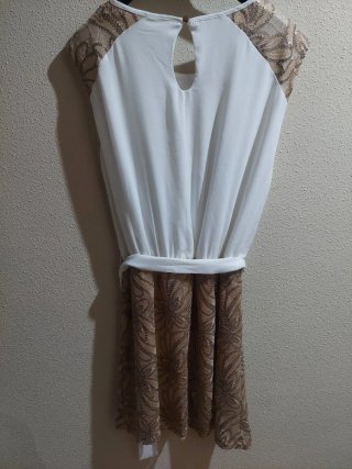 Vestido de fiesta blanco y dorado
