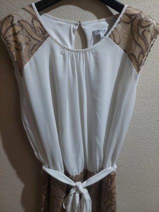 Vestido de fiesta blanco y dorado