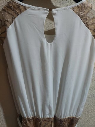 Vestido de fiesta blanco y dorado