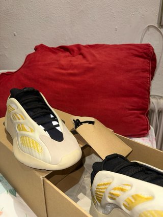 Adidas Yeezy 700 V3 Safflower (ORIGINALES)