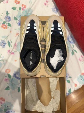 Adidas Yeezy 700 V3 Safflower (ORIGINALES)