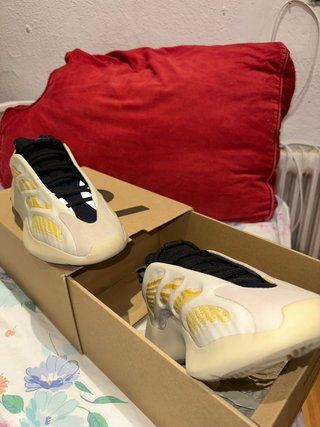 Adidas Yeezy 700 V3 Safflower (ORIGINALES)