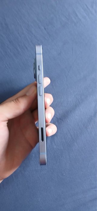 iPhone 14 Blu con schermo rotto