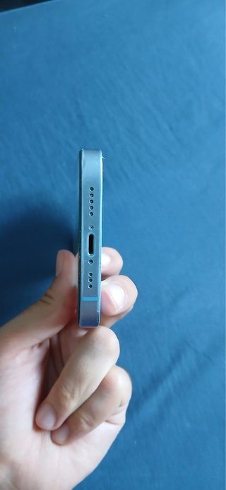 iPhone 14 Blu con schermo rotto