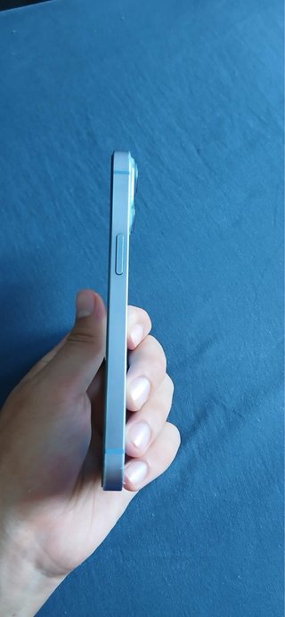 iPhone 14 Blu con schermo rotto