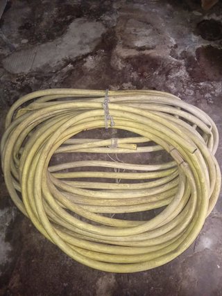 Bomba de agua motorizada roja