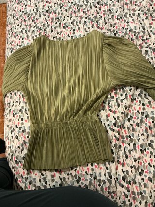 Blusa verde plisada