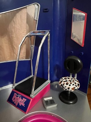 Stylin salon n spa bratz playset