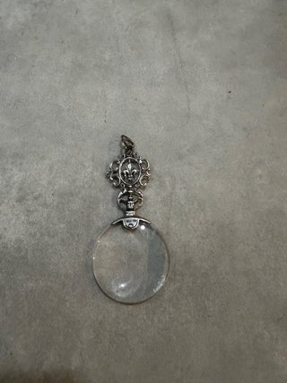 Lupa de Plata con Flor de Lis