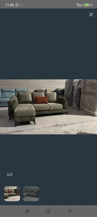 Sofá modular tela verde y cojín rojo