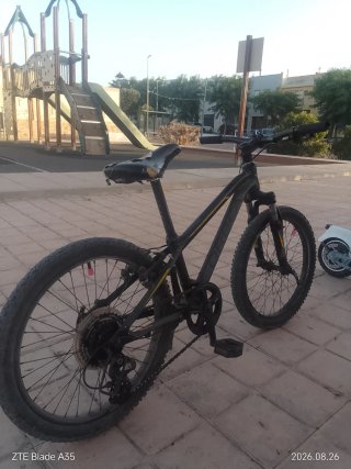 Bici Montaña Infantil Negra Con fibras de carbono