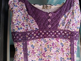 Blusa tirantes floral morada talla L