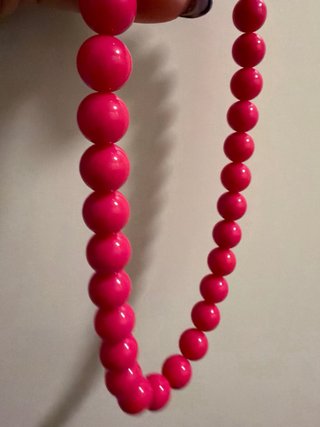 Collana e orecchini fucsia