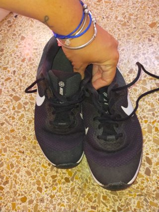 Zapatillas Nike Negras y Blancas Talla S