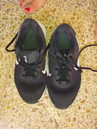 Zapatillas Nike Negras y Blancas Talla S