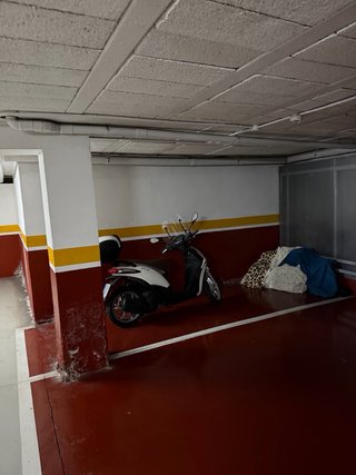 Plaza de garaje para moto grande o dos motos