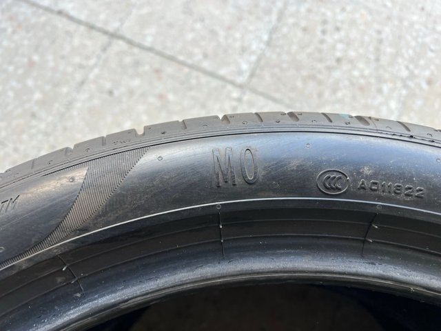 245/40/19 Pirelli Pzero PZ4 MO