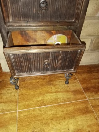 Mueble Antiguo para CDs