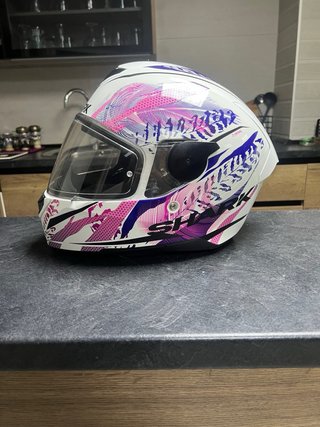 Casco de moto SHARK blanco con diseño